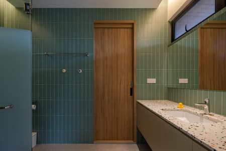 Tropical Shift House